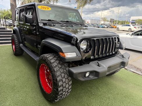 Used 2019 Jeep Wrangler Unlimited Sport S AWD/4WD image 3