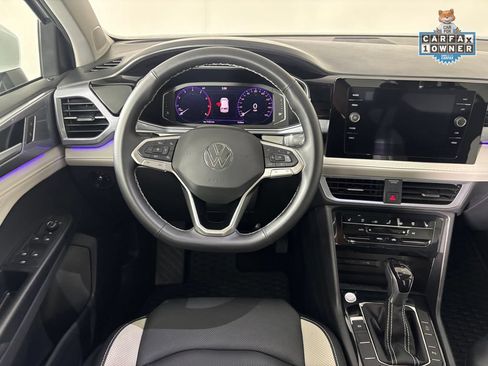 Used 2025 Volkswagen Taos SEL AWD/4WD image 15