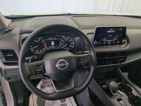 Used 2025 Nissan Rogue S FWD image 8