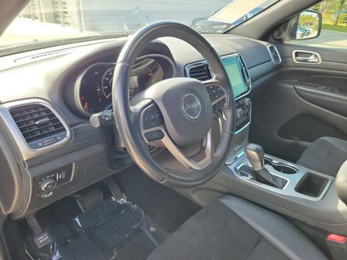 Used 2020 Jeep Grand Cherokee Laredo w/ Laredo X Package image 17