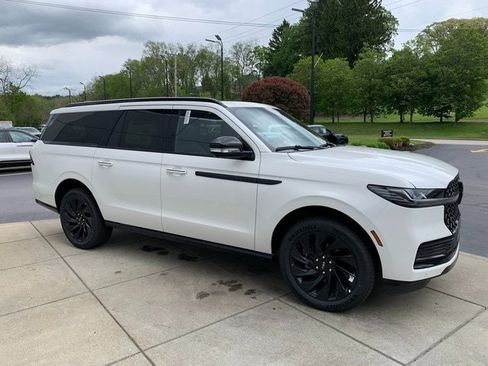 New 2026 Lincoln Navigator L Reserve AWD/4WD image 15