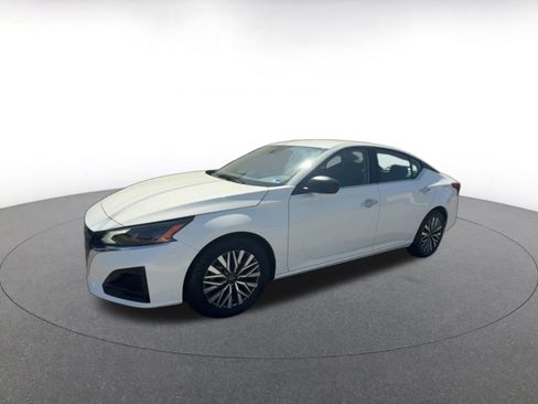 Used 2025 Nissan Altima 2.5 SV image 8