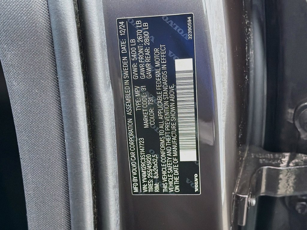 Used 2025 Volvo XC60 B5 Plus AWD/4WD image 34