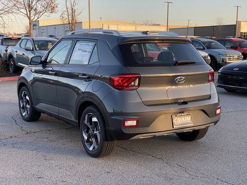 New 2025 Hyundai Venue SEL image 5