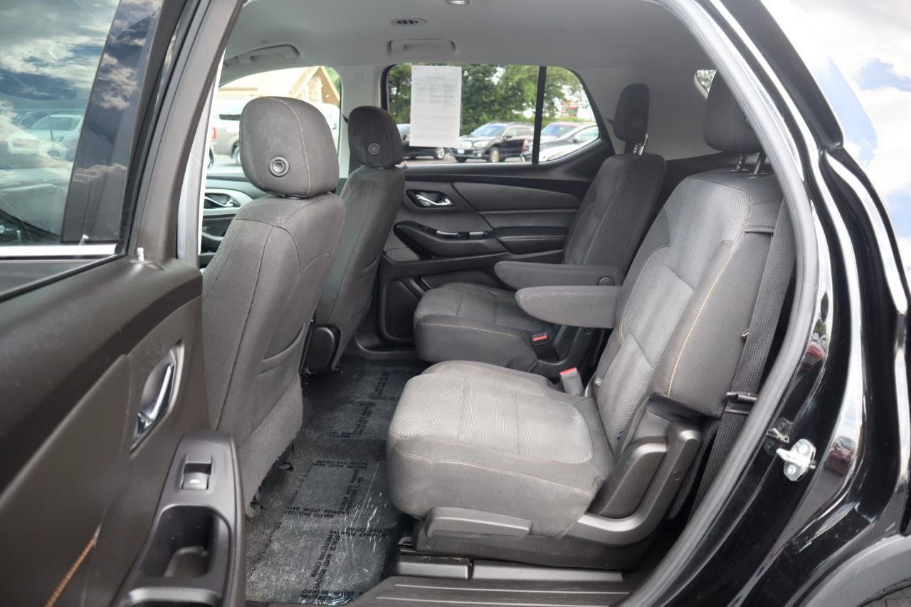 Used 2018 Chevrolet Traverse LT w/ LPO, Floor Liner Package AWD/4WD image 16