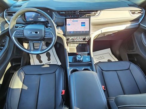 New 2025 Jeep Grand Cherokee Limited w/ Luxury Tech Group II image 10