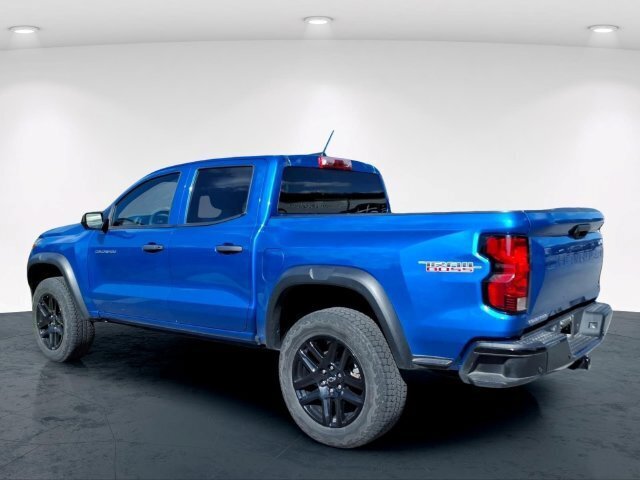 Used 2024 Chevrolet Colorado Trail Boss w/ Technology Package AWD/4WD image 8