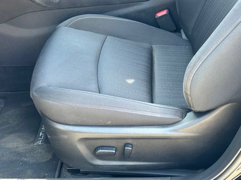 Used 2025 Nissan Altima 2.5 SV FWD image 13