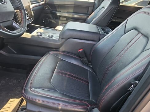 Used 2023 Ford Expedition Limited image 3