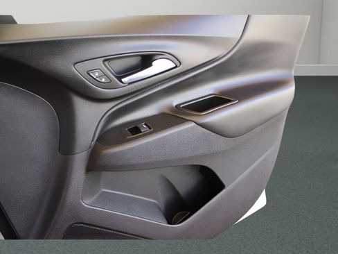 Used 2023 Chevrolet Equinox LS image 36
