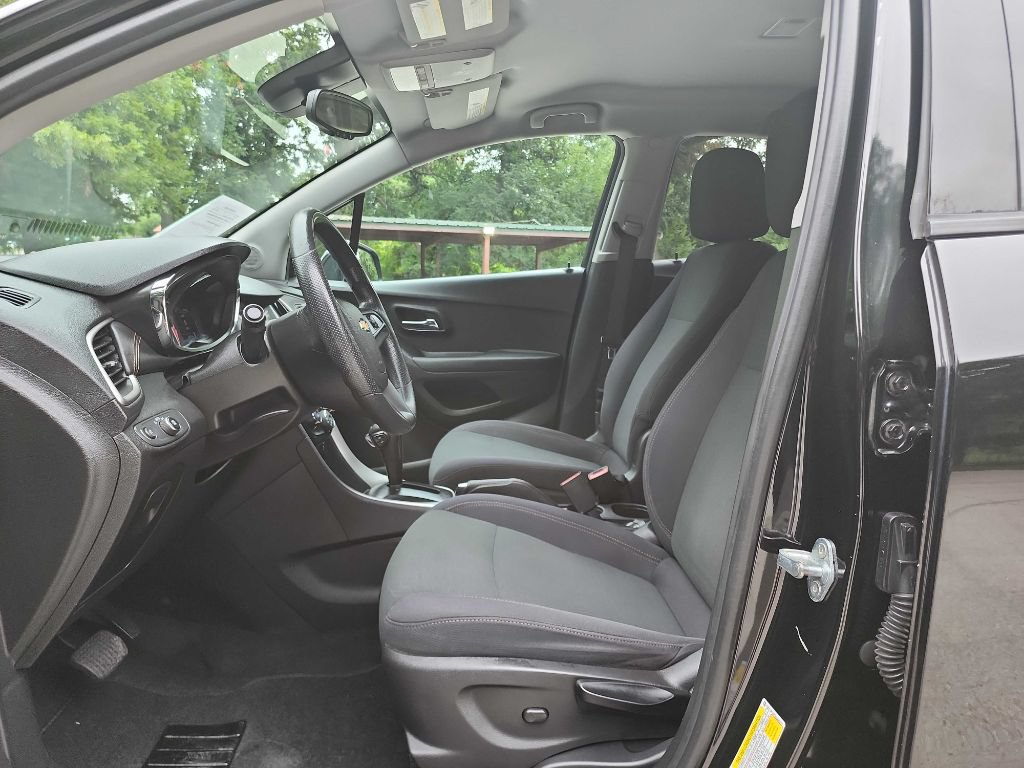 Used 2020 Chevrolet Trax LS w/ Tint and Cruise Package FWD image 19