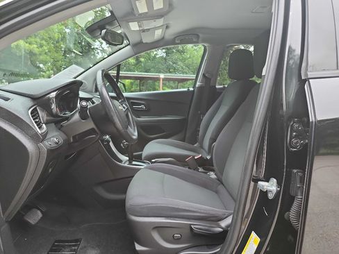 Used 2020 Chevrolet Trax LS w/ Tint and Cruise Package FWD image 19