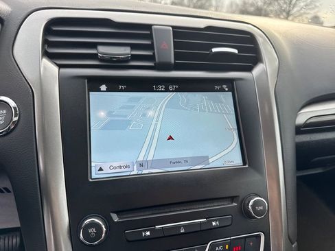 Used 2017 Ford Fusion SE w/ Fusion SE Technology Package image 18