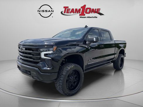 Used 2025 Chevrolet Silverado 1500 High Country w/ Midnight Edition AWD/4WD image 4