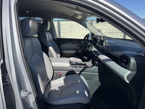 Used 2025 Honda Pilot EX-L image 12