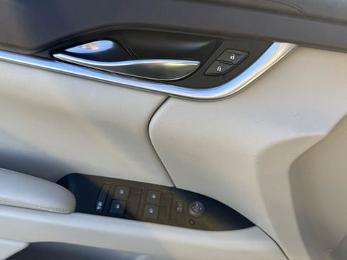 Used 2013 Cadillac XTS image 17