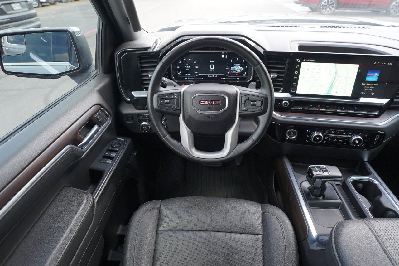 Used 2023 GMC Sierra 1500 SLT AWD/4WD image 9