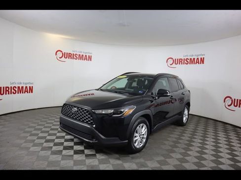 Used 2022 Toyota Corolla Cross LE AWD/4WD image 3