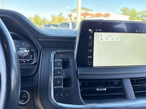 Used 2022 GMC Yukon XL SLT w/ SLT Premium Package image 19