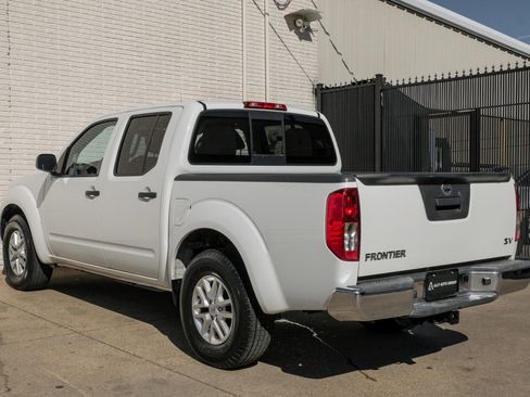 Used 2019 Nissan Frontier SV image 9
