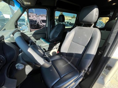 Used 2023 Mercedes-Benz Sprinter 2500 image 11