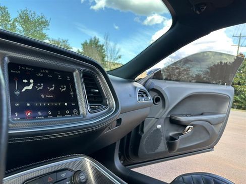 Used 2021 Dodge Challenger SRT Hellcat w/ Plus Package image 28