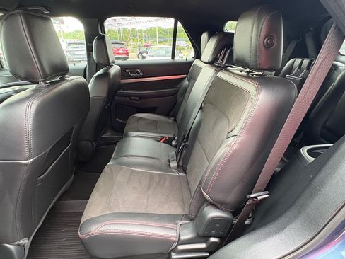 Used 2018 Ford Explorer XLT w/ Equipment Group 202A AWD/4WD image 14