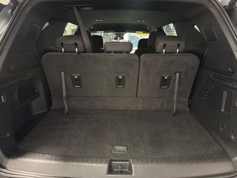 Used 2025 Chevrolet Traverse LT image 30