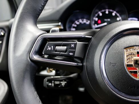Certified 2025 Porsche Macan image 28