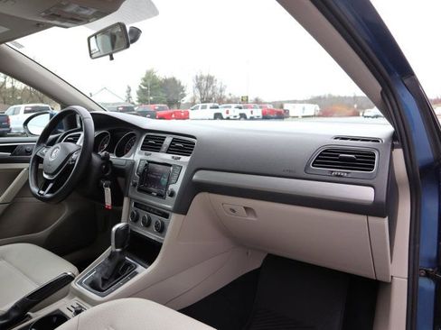 Used 2015 Volkswagen Golf S image 20