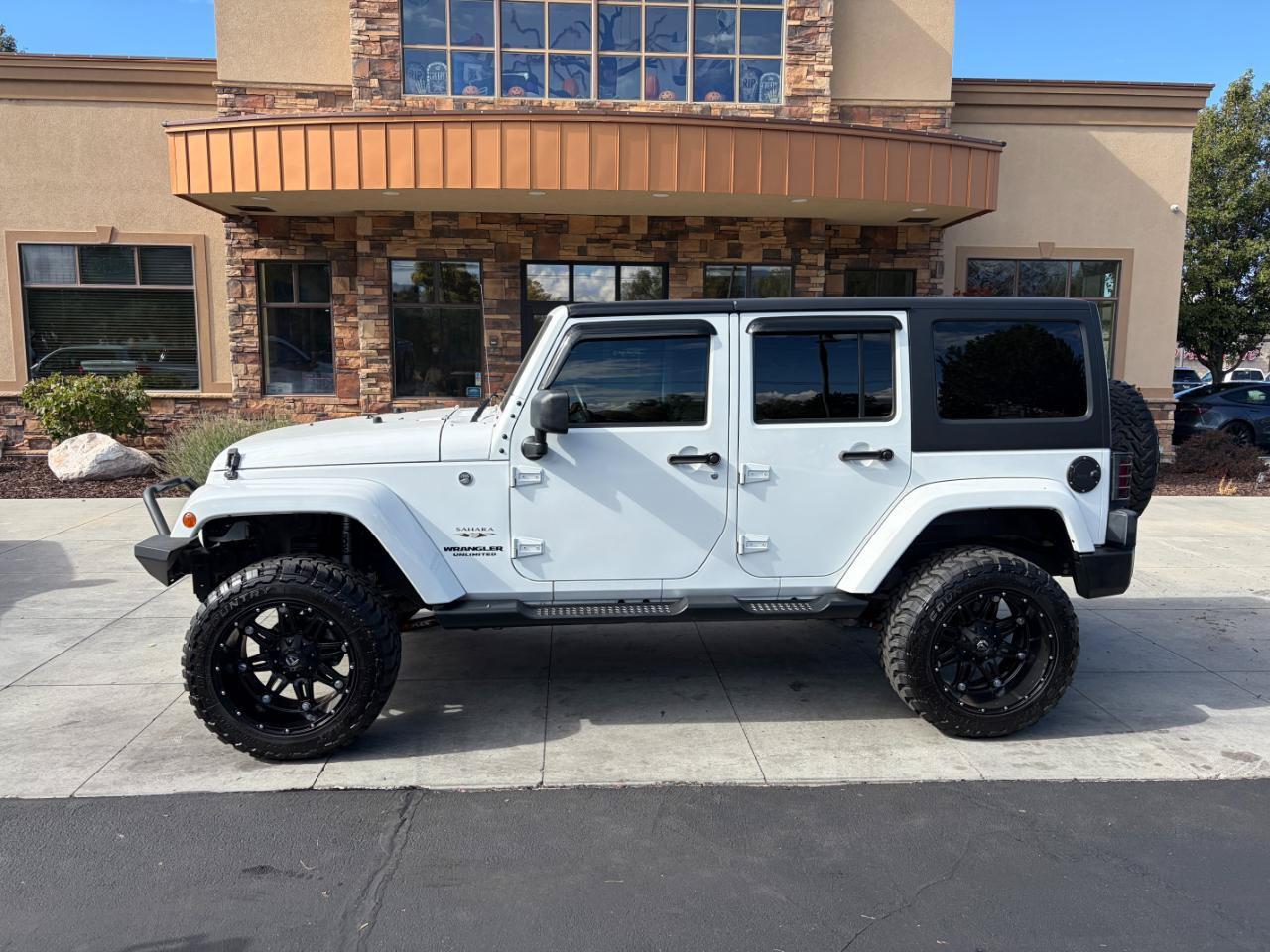 Used 2016 Jeep Wrangler Unlimited Sahara w/ Connectivity Group AWD/4WD image 2