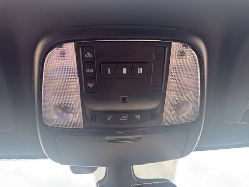 Used 2025 Dodge Durango GT AWD/4WD image 24