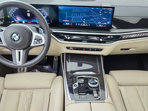 Used 2026 BMW X7 M60i AWD/4WD image 38