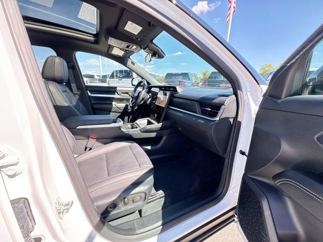Used 2026 GMC Terrain Elevation w/ Elevation Premium Package FWD image 30