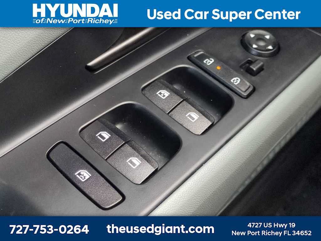 Certified 2025 Hyundai Elantra Limited FWD image 27