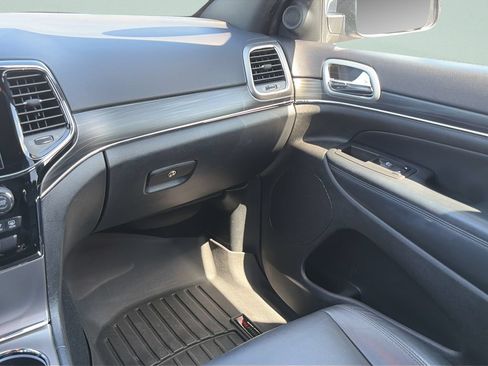 Used 2019 Jeep Grand Cherokee Limited AWD/4WD image 14