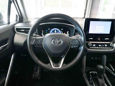 Used 2024 Toyota Corolla Cross XLE FWD image 21