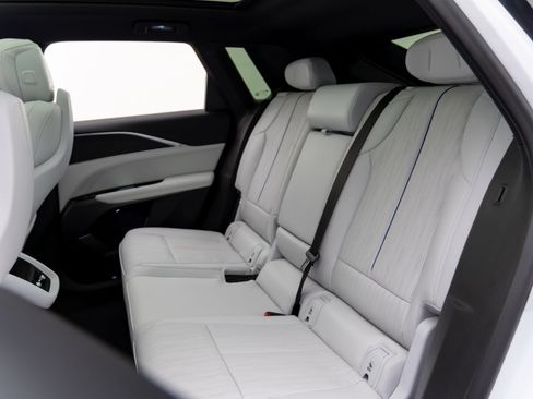 Used 2025 Cadillac Lyriq Sport AWD/4WD image 15