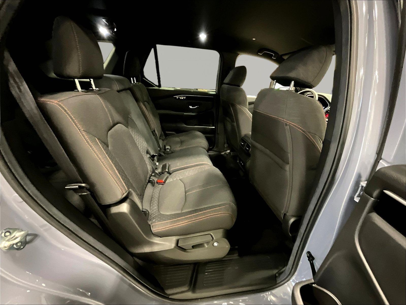 Used 2025 Honda Pilot Sport image 25