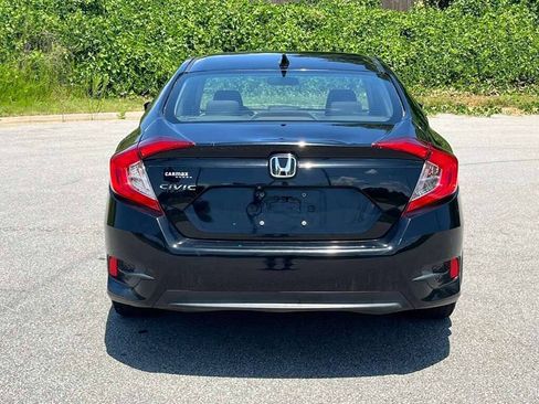 Used 2018 Honda Civic EX image 5