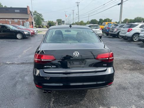 Used 2017 Volkswagen Jetta SEL FWD image 4
