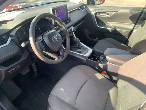 Used 2025 Toyota RAV4 XLE AWD/4WD image 11