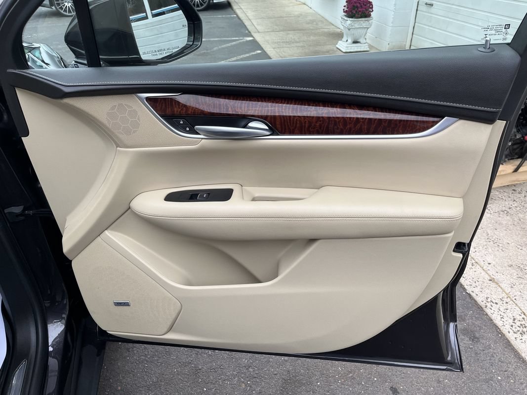 Used 2018 Cadillac XT5 Luxury w/ Driver Awareness Package AWD/4WD image 22