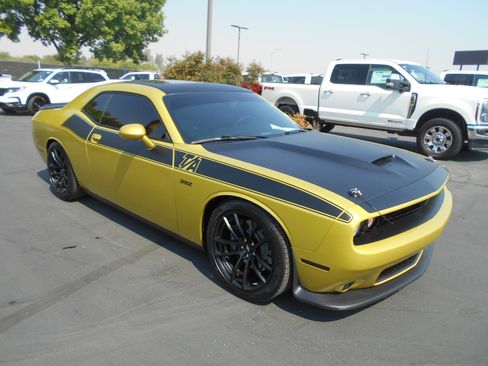 Used 2021 Dodge Challenger R/T Scat Pack w/ T/A Package image 2