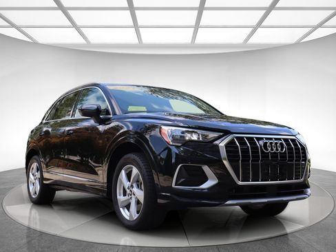 Used 2021 Audi Q3 2.0T Premium w/ Convenience Package AWD/4WD image 3