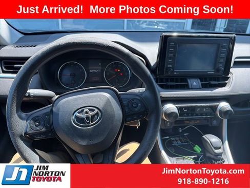 Used 2021 Toyota RAV4 LE AWD/4WD image 7