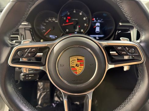Used 2020 Porsche Macan AWD/4WD image 23