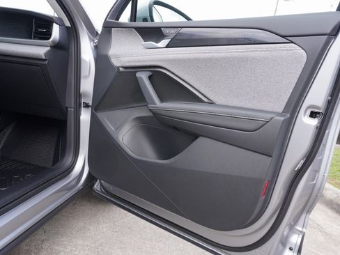 Used 2025 Volkswagen Tiguan S image 23