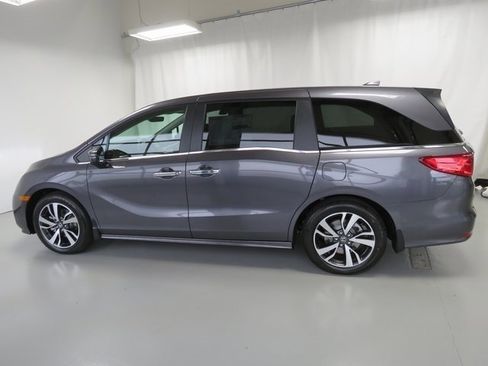 Used 2023 Honda Odyssey Touring image 3