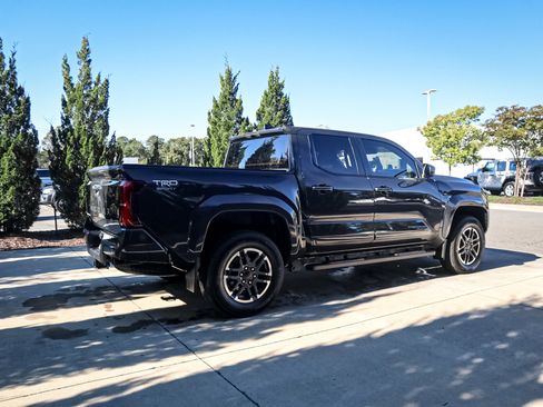 Used 2024 Toyota Tacoma TRD Sport image 11